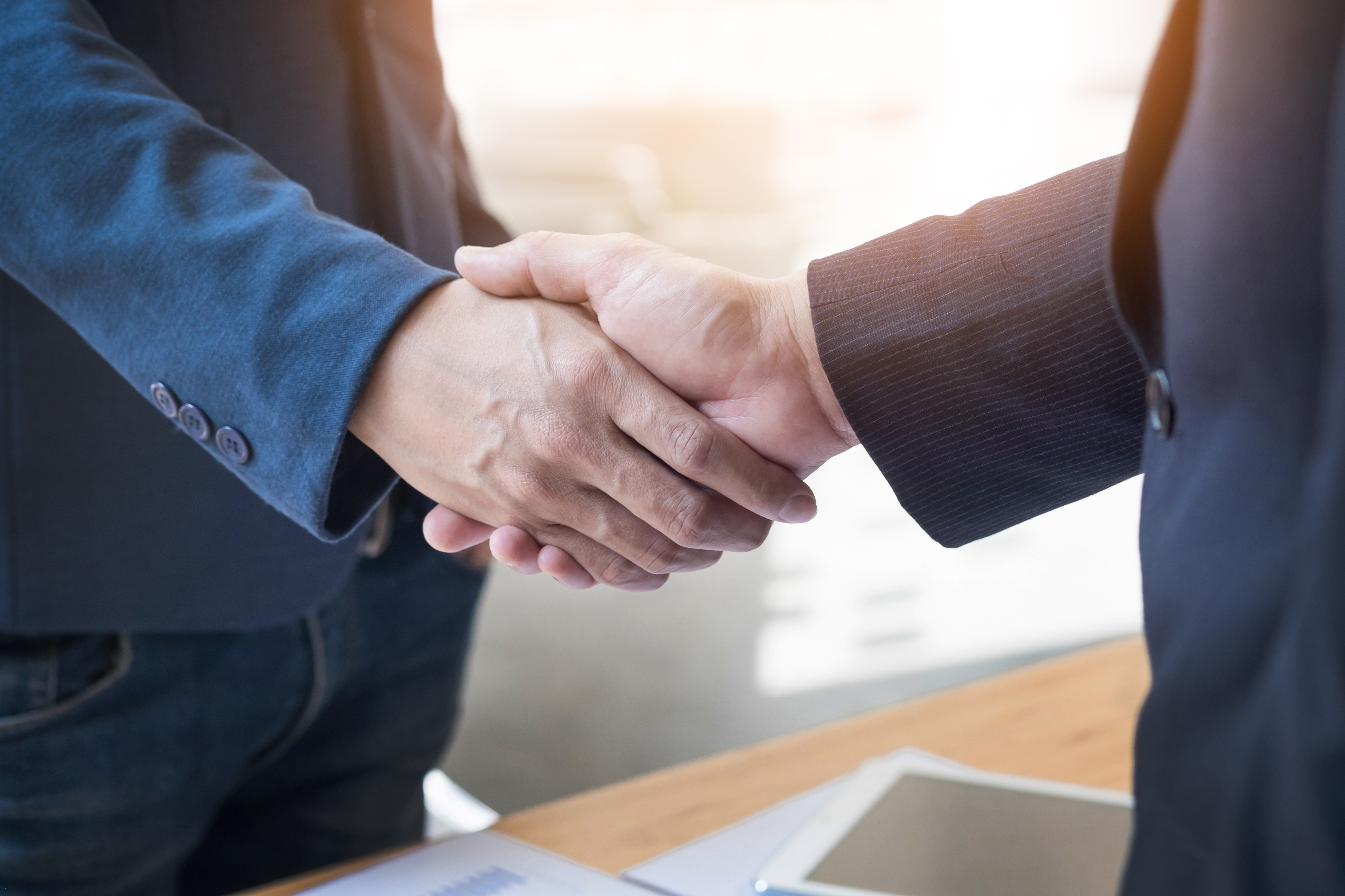 Handschlag bei Immobilienverkauf